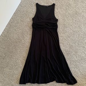 Black V-Neck Sleeveless Dress